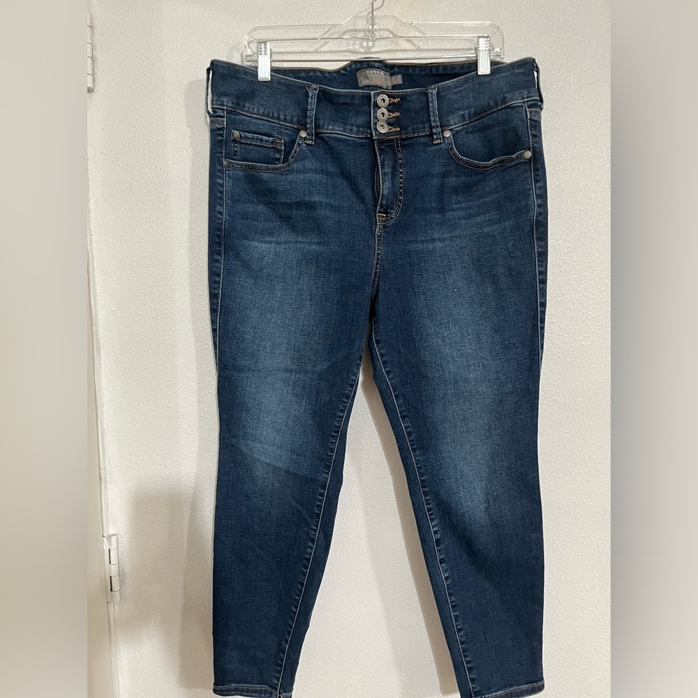 Torrid filled the fit jagging size 16 XS super soft jeans